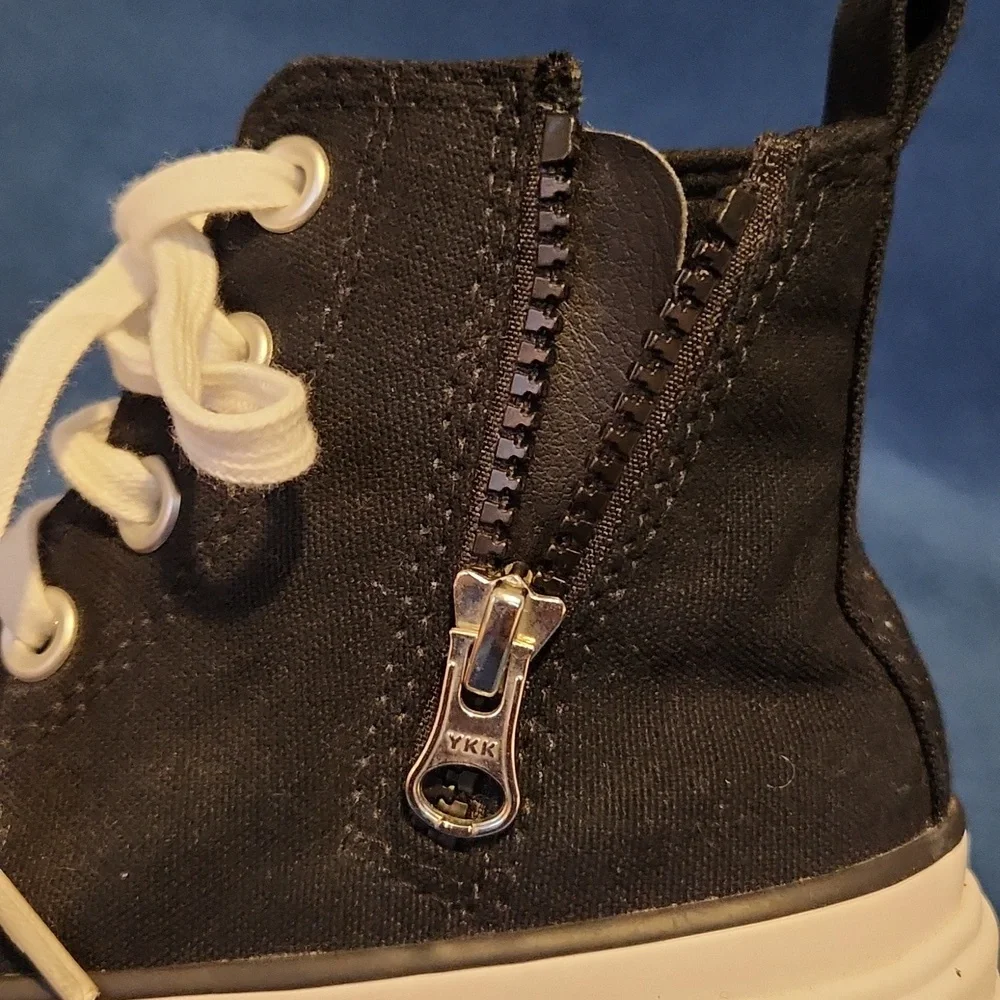 CONVERSE KIDS Black High-Top Sneakers with White Soles Size 2. - Picture 3 of 9